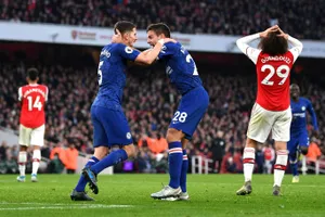 Chelsea ngược dòng khó tin hạ Arsenal
