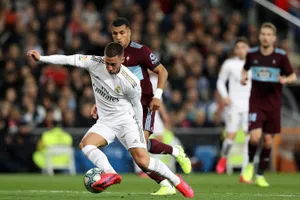 Chia điểm phút cuối, Real Madrid lung lay ngôi đầu trước Barca