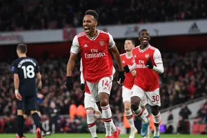 Arsenal rượt đuổi tỉ số trước Everton