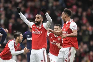 Cột dọc, xà ngang cứu thua, Arsenal nhọc nhằn giành 3 điểm