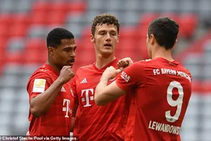 Hậu vệ bùng nổ, Bayern Munich thắng “5 sao” trên sân nhà