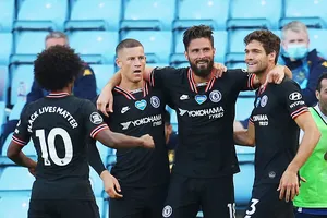 Chelsea ngược dòng trong 3 phút, MU lâm nguy