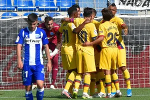 Messi lập cú đúp, Barca hạ màn La Liga bằng chiến thắng 5 sao