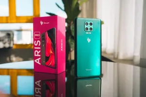 Lộ diện mẫu điện thoại có camera ẩn đầu tiên tại Việt Nam 