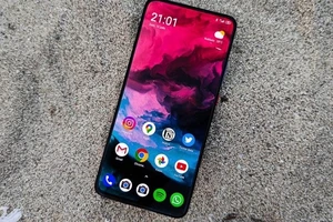 Mẫu điện thoại chơi game giá rẻ với tản nhiệt Liquidcool