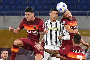 Ronaldo bùng nổ, Juventus nhọc nhằn rời thành Rome với 1 điểm