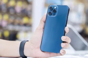 iPhone 12 Pro Max màu Pacific Blue và Graphite về ồ ạt