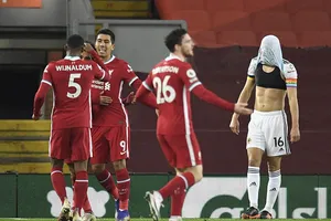 Hiệp hai bùng nổ, Liverpool thắng đậm trên sân nhà