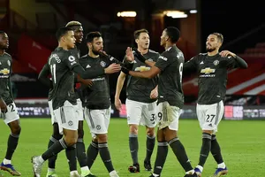 Hàng công bùng nổ, MU lội ngược dòng áp sát top 4