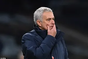 2 vòng đấu khiến Tottenham trở về mặt đất