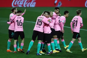 Messi tỏa sáng, Barcelona áp sát Top 4