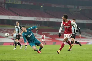MU thắng nhọc trên sân nhà, Arsenal ‘bùng nổ’ trong hiệp phụ