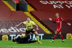 Thua sốc Burnley, Liverpool nguy cơ văng khỏi Top 4 