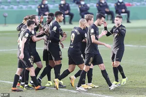 Barcelona nối dài chuỗi 8 trận bất bại tại La Liga