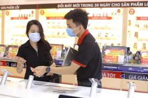 Nhiều mẫu laptop giảm giá 2 triệu đồng dịp cuối năm