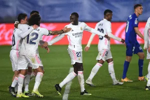 Cặp sao người Pháp giúp Real Madrid vượt mặt Barcelona