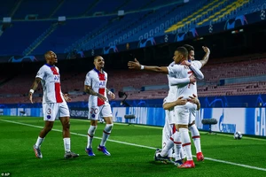 Mbappe lập Hat-trick, PSG ‘hủy diệt’ Barcelona tại Nou Camp