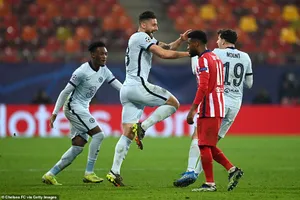 Chelsea thắng nhờ siêu phẩm, Bayern ‘hủy diệt’ Lazio