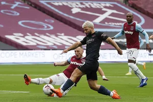 Aguero sẽ được ra sân sau thời gian dài ngồi ngoài vì chấn thương? Ảnh: Reuters 