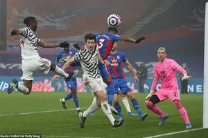 Để Crystal Palace cầm chân, MU từ bỏ giấc mơ vô địch