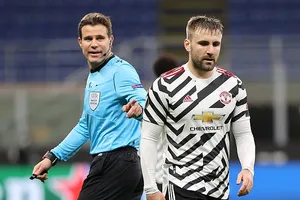 Vào tứ kết Europa League, MU vẫn bị chê dở tệ