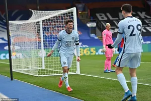 ‘Mưa bàn thắng’ đưa Chelsea trở lại Top 4