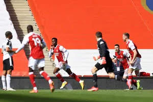 Hai lần bị từ chối bàn thắng, Arsenal thoát hiểm phút bù giờ