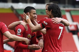 Bùng nổ 10 phút cuối, MU đánh bại Burnley