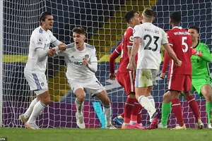 Chia điểm cuối trận, Liverpool hụt hơi đua Top 4