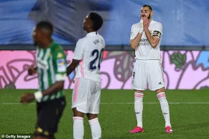 Hoà Real Betis, Real Madrid hụt hơi trong cuộc đua vô địch