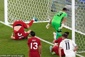 Tuyển Thổ Nhĩ Kỳ gửi lời xin lỗi vì trận thua khó quên