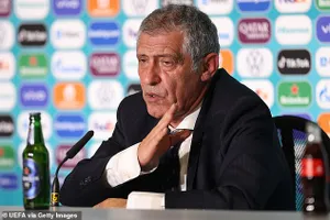 Bồ Đào Nha thua sốc, HLV Santos nhắn tin chúc mừng thủ tuớng Đức