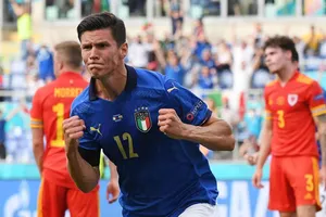 Ý toàn thắng cùng xứ Wales đi tiếp, Thụy Sĩ chờ vé vớt