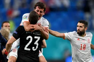 Hạ Thụy Sĩ trên loạt ‘đấu súng’, Tây Ban Nha vào bán kết Euro