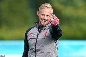 Thủ môn Đan Mạch chỉ ra áp lực của tuyển Anh