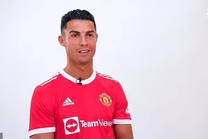 Ronaldo cảm ơn Sir Alex và CĐV, mong nói chuyện với Solskjaer