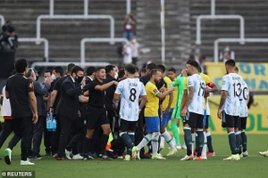 Messi bực bội ra mặt vì hủy trận đại chiến Brazil - Argentina