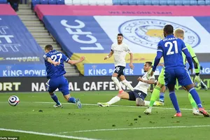 Vòng 4 Premier League: Thành Manchester gặp khó