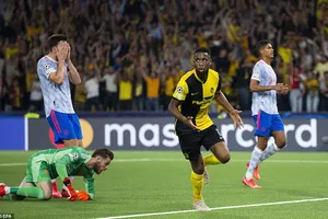 Ronaldo ghi bàn, Lingard hóa tội đồ khiến MU thua sốc Young Boys