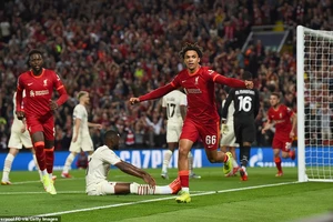 Liverpool thắng nghẹt thở AC Milan, Real Madrid hạ Inter Milan phút cuối 