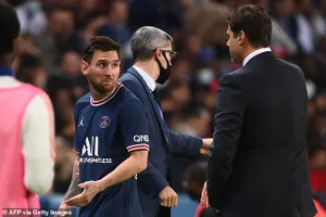 Pochettino giải thích về quyết định khiến Messi bực bội
