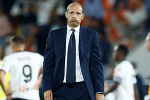 Juventus giờ mới thắng, Allegri than thở bóng đá quá đau khổ