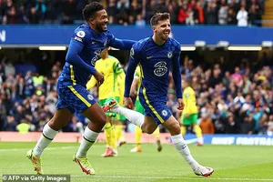 “Mưa bàn thắng” tại Stamford Bridge, Chelsea hạ Norwich City giữ vững ngôi đầu