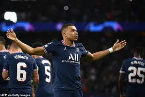 Messi, Neymar và Mbappe trên hàng công, Ibra vẫn chê PSG chưa đủ mạnh