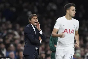 Conte gọi màn ra mắt Tottenham là 'trận đấu điên rồ'