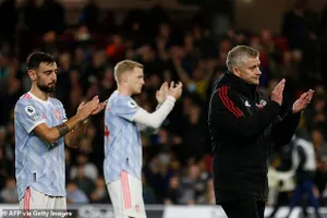 Solskjaer và De Gea xấu hổ với lối chơi của MU