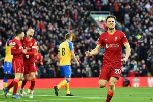 Liverpool ‘đè bẹp’ Southampton, Arsenal thăng hoa
