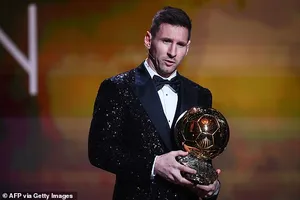 Messi chính thức giành quả bóng vàng thứ 7 