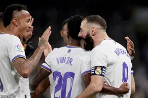 Thắng trận Derby Madrid, Real giữ vững ngôi đầu 