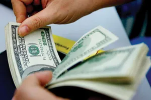 NHNN quyết định giảm lãi suất tiền gửi USD